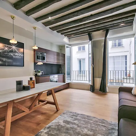 70 - Authentic Parisian Flat 아파트