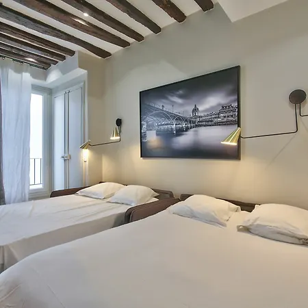 Appartamento 70 - Authentic Parisian Flat *