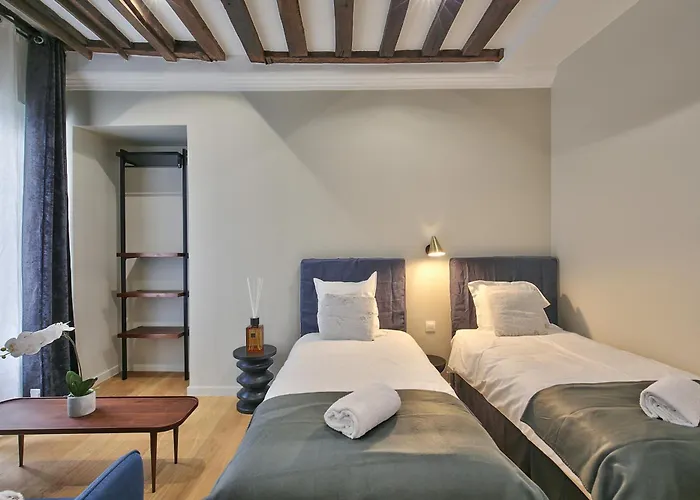 70 - Authentic Parisian Flat Párizs