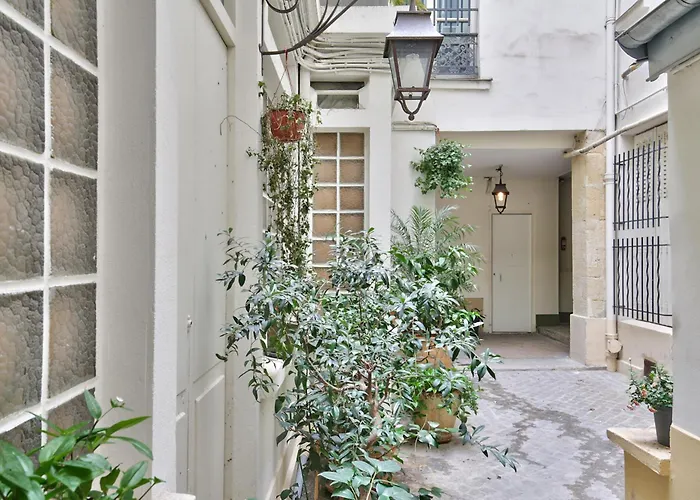 Daire 70 - Authentic Parisian Flat